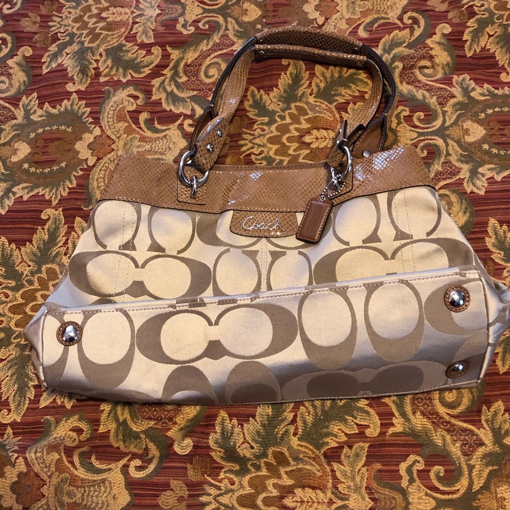 Coach handbag that is tan colored
